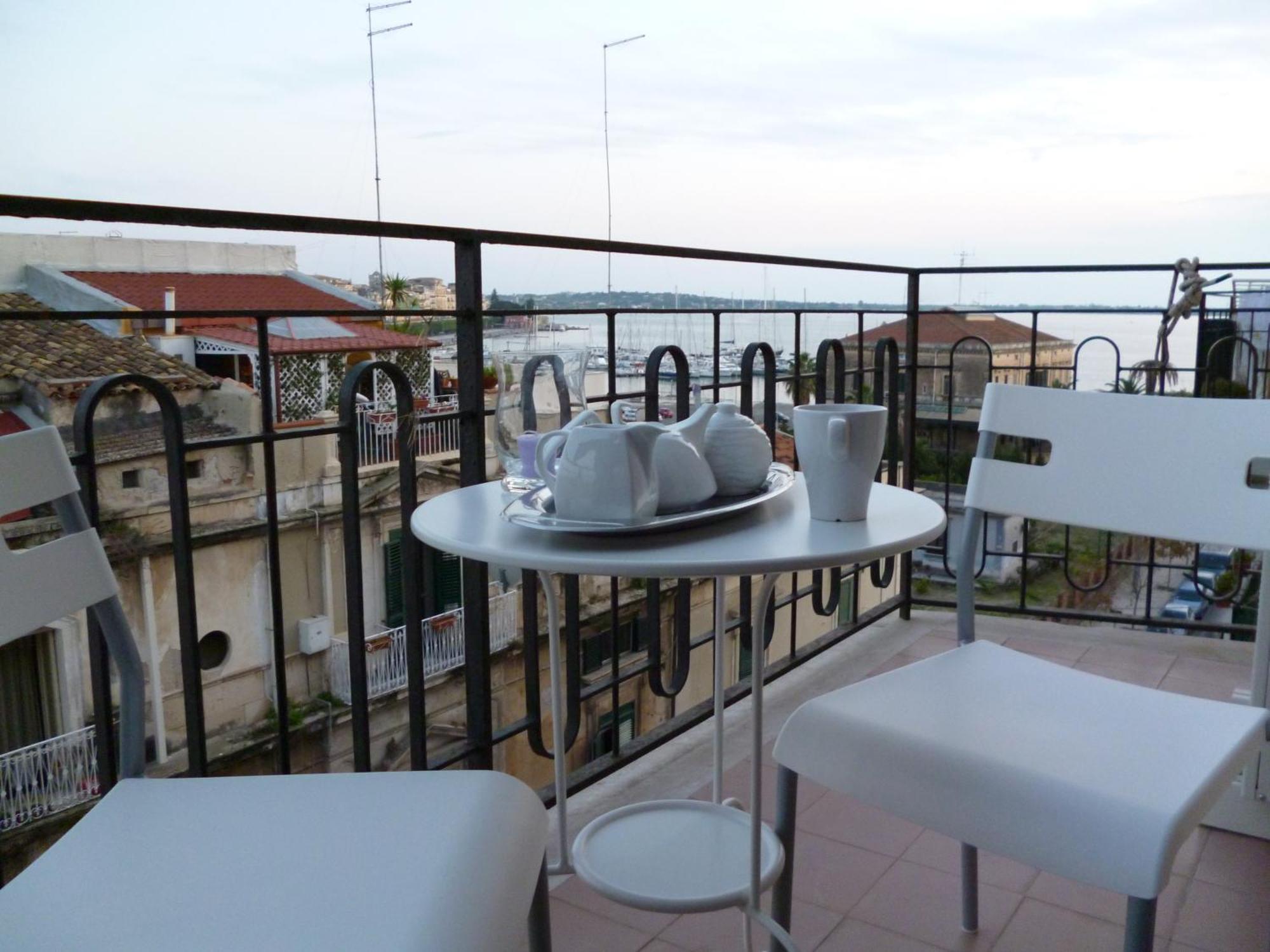 B&B Le Grand Bleu Siracusa - One Hundred Steps From Ortigia -Sea View - Syracuse Exterior foto