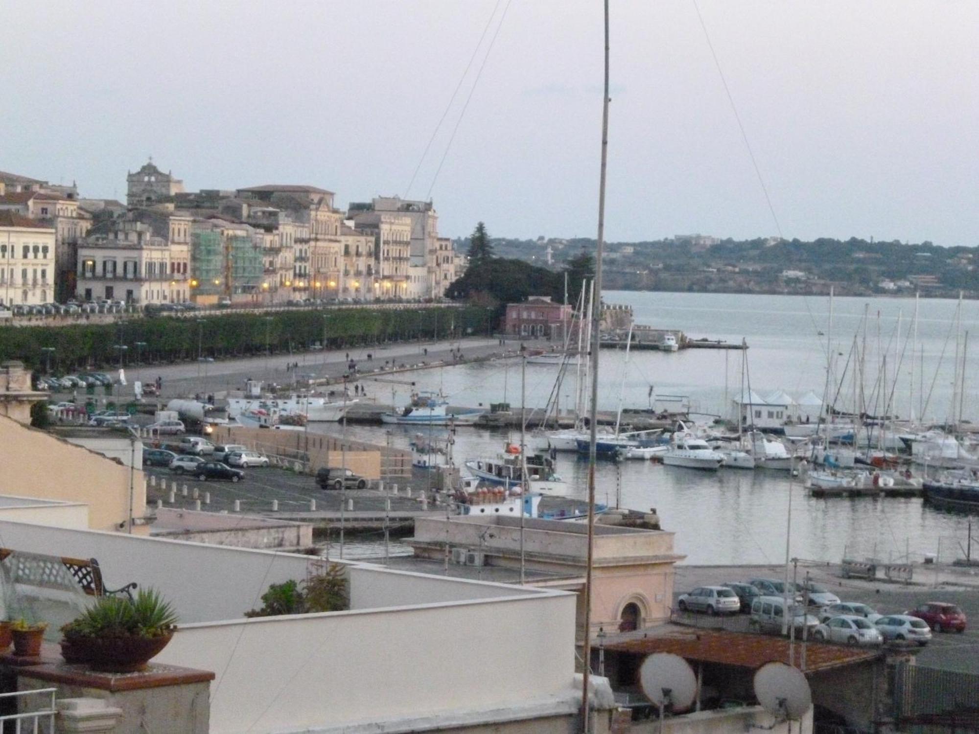 B&B Le Grand Bleu Siracusa - One Hundred Steps From Ortigia -Sea View - Syracuse Exterior foto